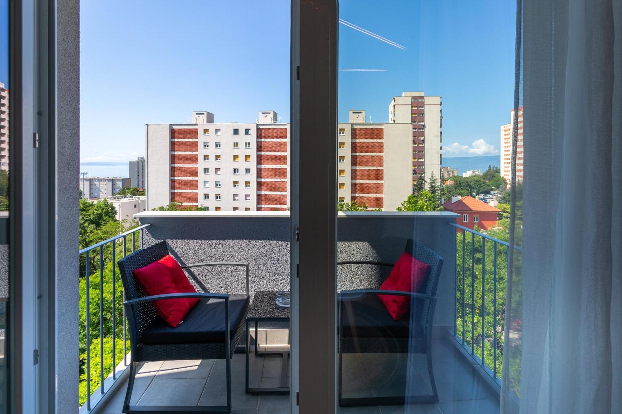 Brand New Apartment Close To The Beach, City Center And University Of Rijeka - Apartment Karlo Exteriör bild